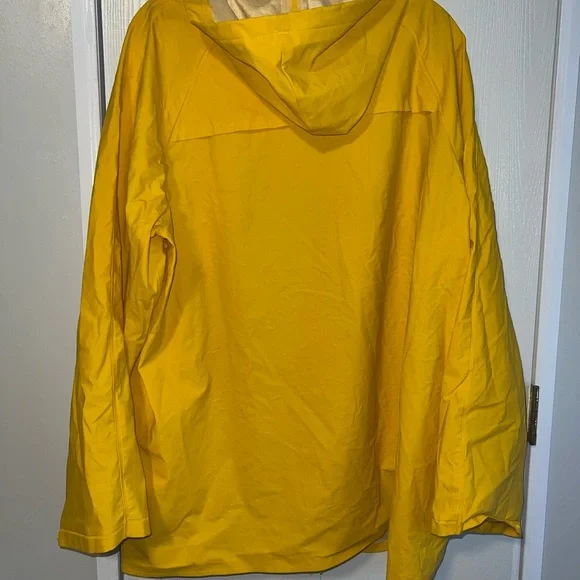 Yellow Raincoat - Picture 3 of 8